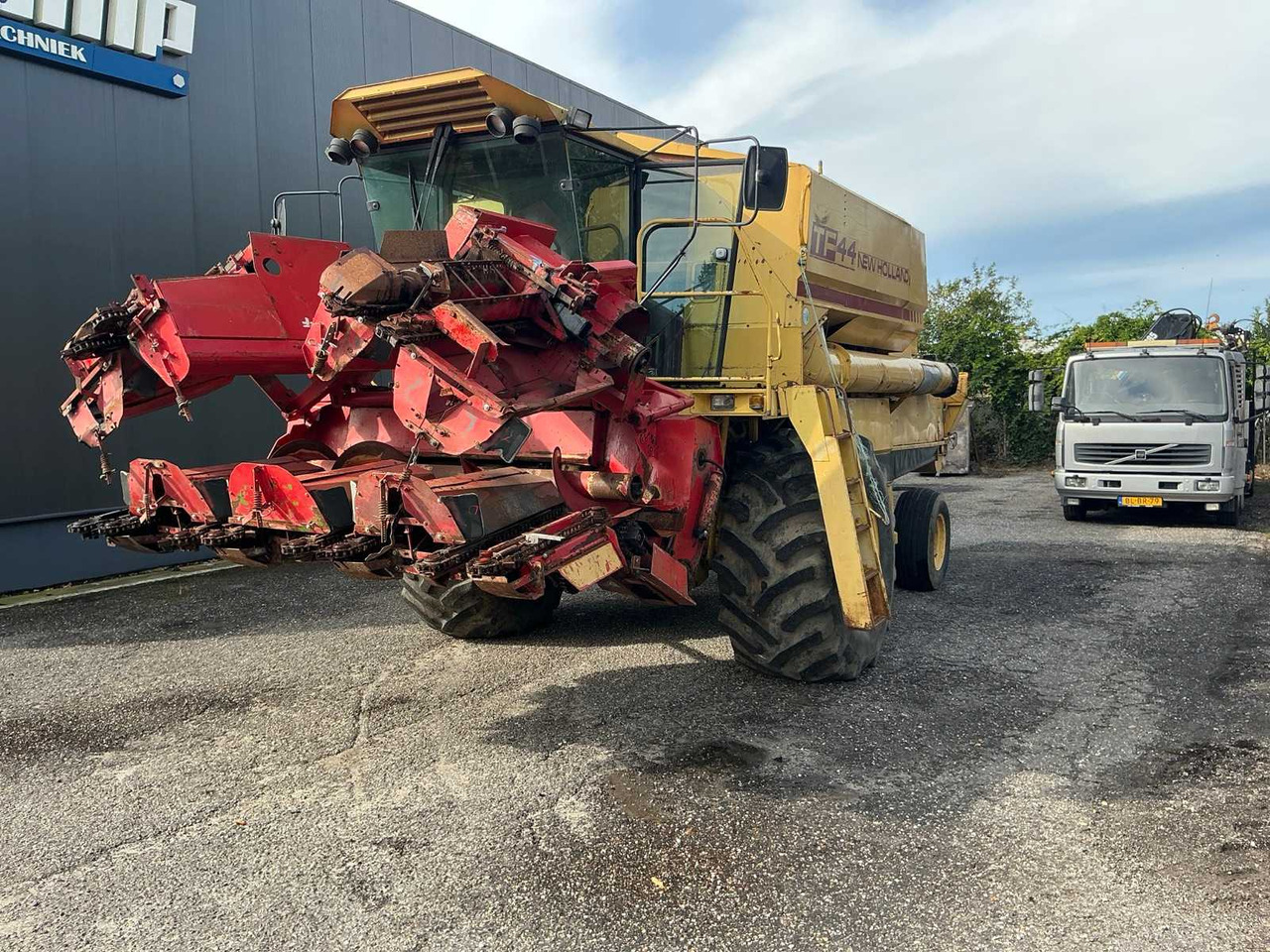 Matériel de récolte New Holland TF44
