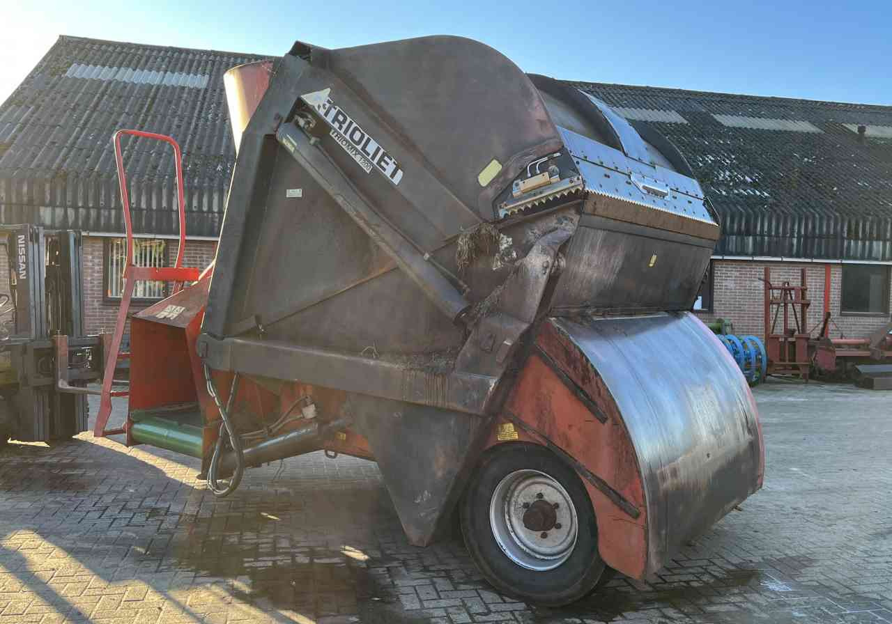 Mélangeuse Trioliet Triomix 1200 zelfladende voermengwagen voermachines