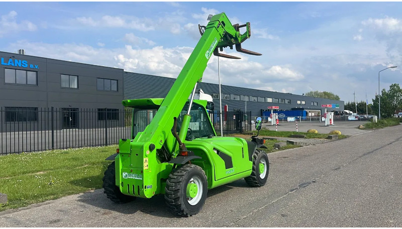Machine agricole Merlo P25.6