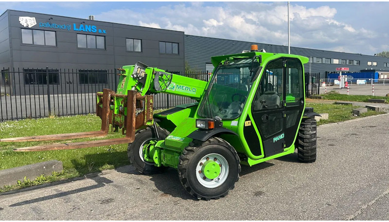 Machine agricole Merlo P25.6