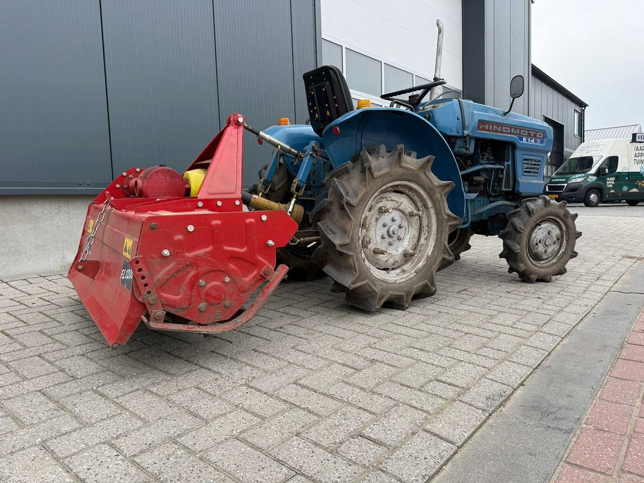 Micro tracteur Hinomoto E-14 met Grondfrees