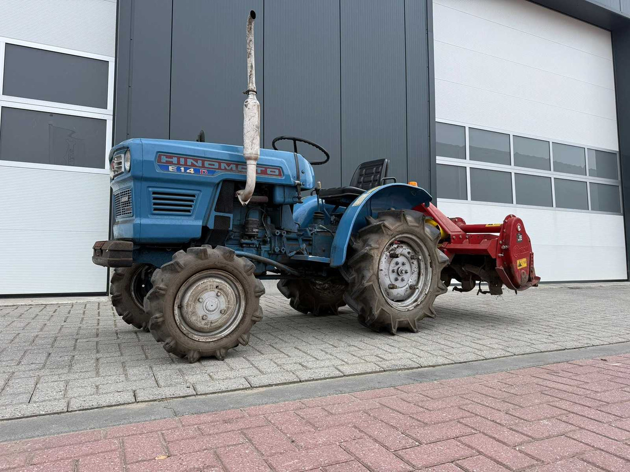 Micro tracteur Hinomoto E-14 met Grondfrees