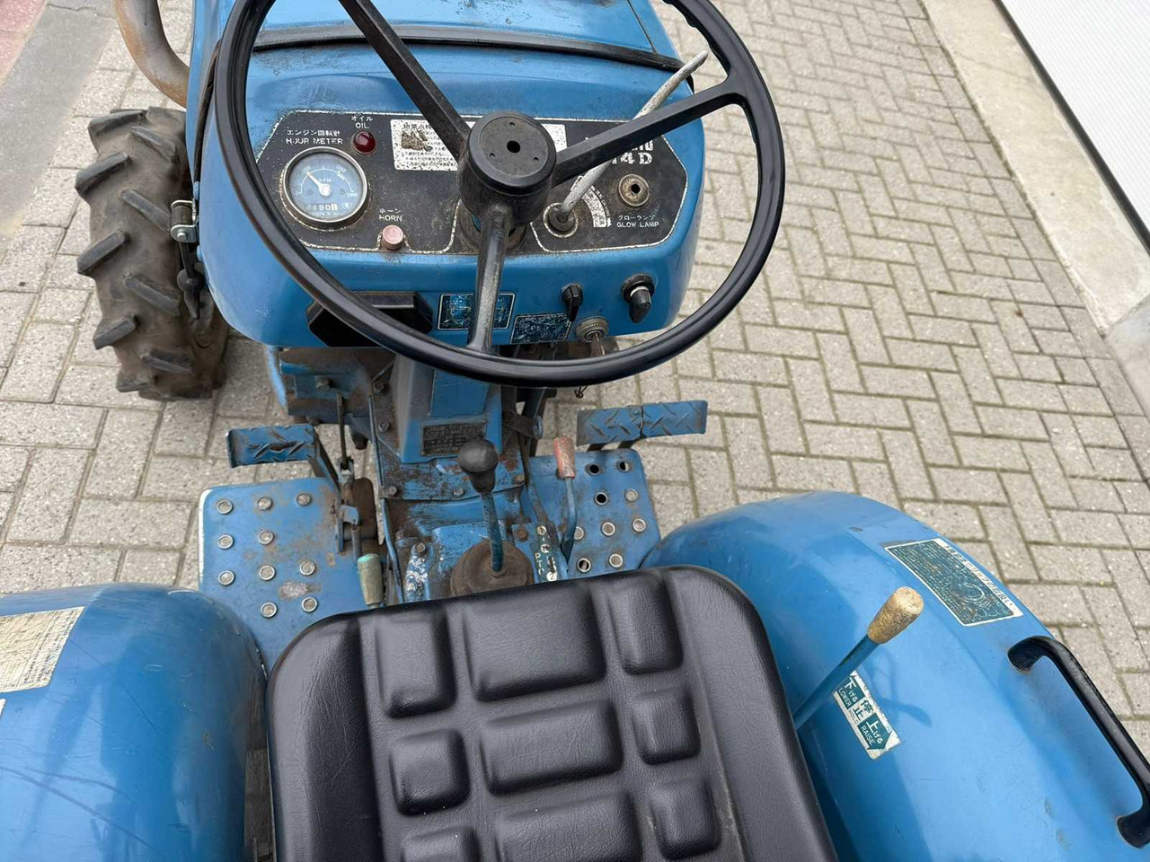 Micro tracteur Hinomoto E-14 met Grondfrees