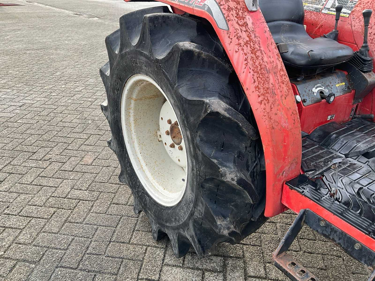 Micro tracteur Mitsubishi MT331