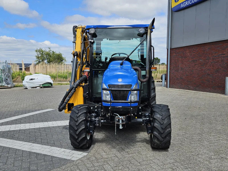 Micro tracteur New Holland Boomer 3050 met Bos Maaiarm