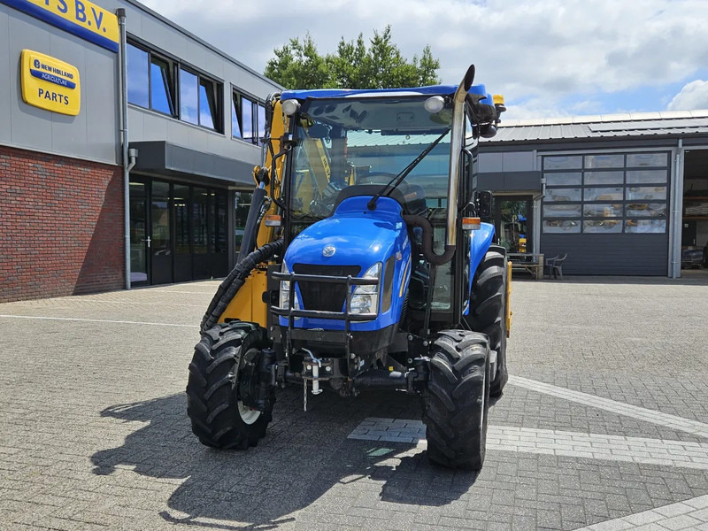 Micro tracteur New Holland Boomer 3050 met Bos Maaiarm
