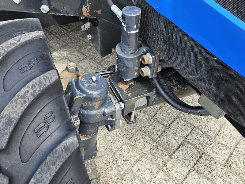 Micro tracteur New Holland Boomer 3050 met Bos Maaiarm