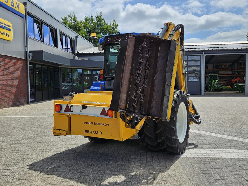 Micro tracteur New Holland Boomer 3050 met Bos Maaiarm