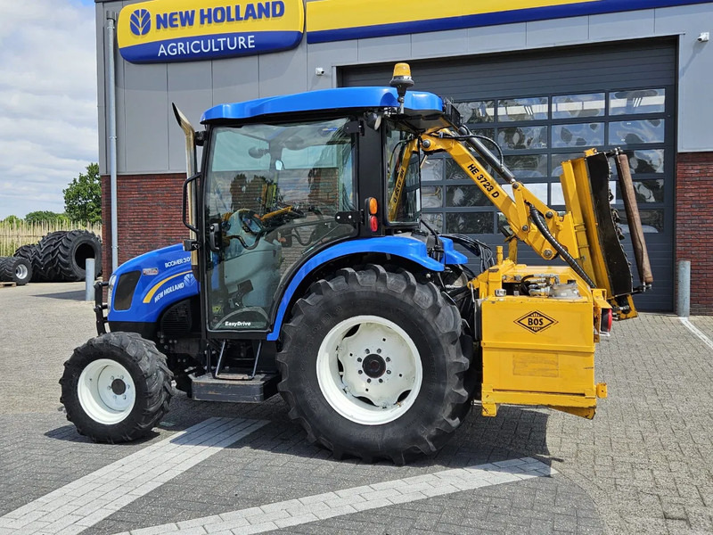 Micro tracteur New Holland Boomer 3050 met Bos Maaiarm
