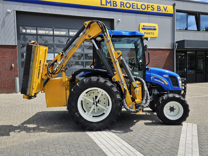 Micro tracteur New Holland Boomer 3050 met Bos Maaiarm