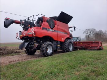Moissonneuse-batteuse CASE IH 8230