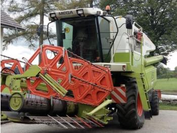 Moissonneuse-batteuse CLAAS mega 350
