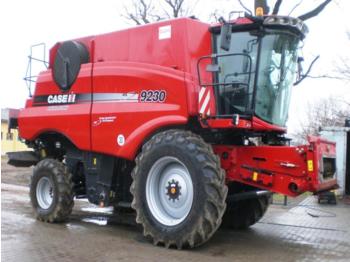 Moissonneuse-batteuse Case-IH AF 9230
