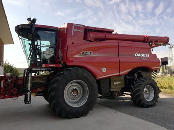 Moissonneuse-batteuse Case IH Axial-Flow 8240
