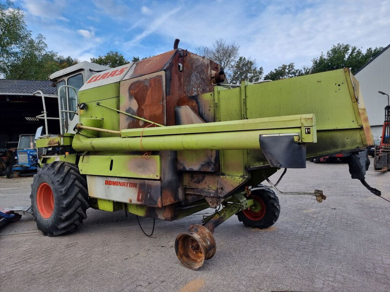 Moissonneuse-batteuse Claas 68s