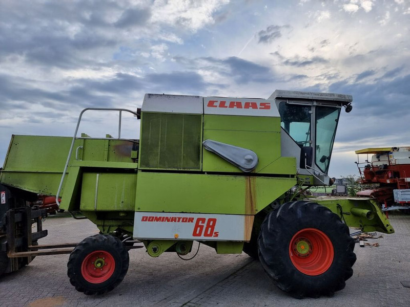 Moissonneuse-batteuse Claas 68s