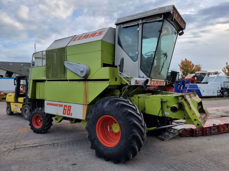 Moissonneuse-batteuse Claas 68s