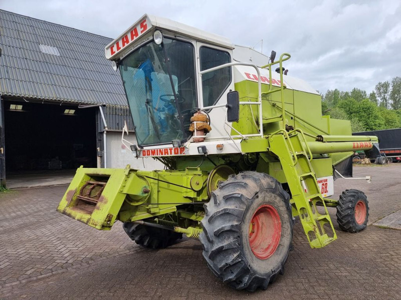 Moissonneuse-batteuse Claas Dominator 68s