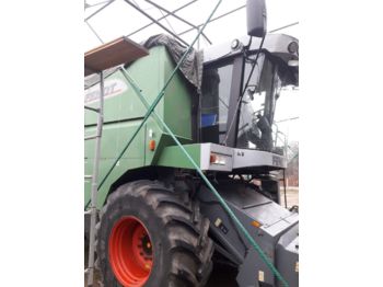 Moissonneuse-batteuse FENDT 8350