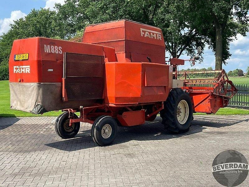 Moissonneuse-batteuse Fahr M88S