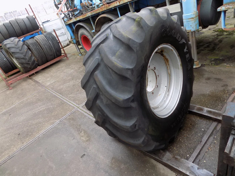 Moissonneuse-batteuse GOOD YEAR banden met velg good year banden met velg 540/65 R 24