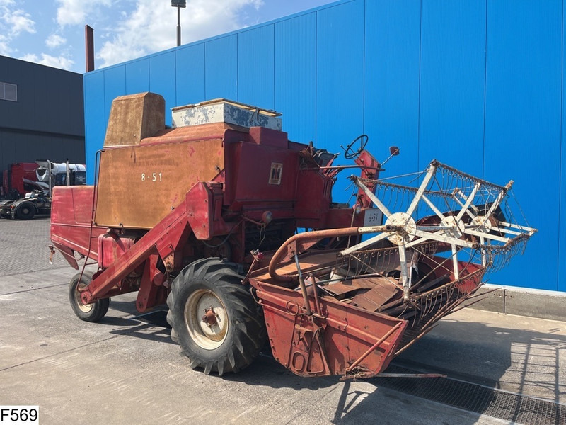 Moissonneuse-batteuse International 851 Mc Cormick International 851