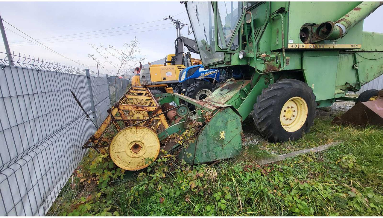Moissonneuse-batteuse JOHN DEERE 950 COMBINE HARVESTER
