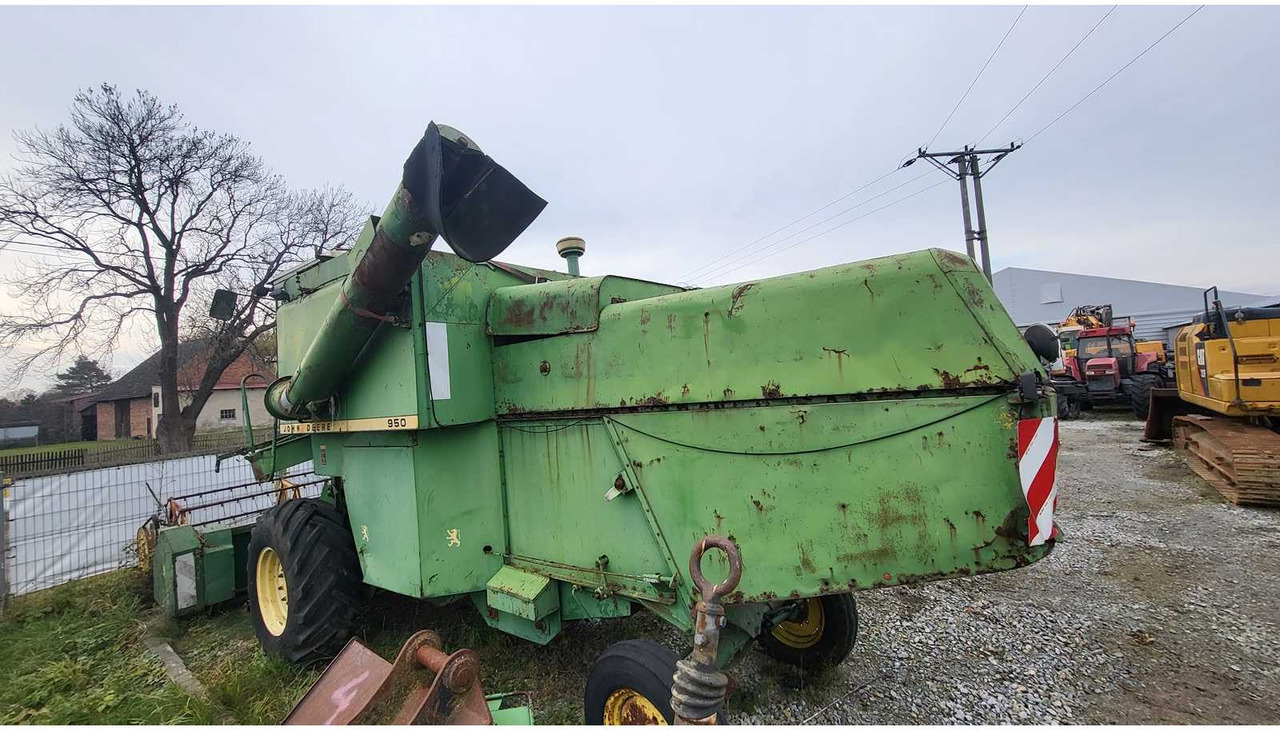 Moissonneuse-batteuse JOHN DEERE 950 COMBINE HARVESTER