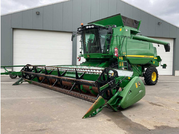 Moissonneuse-batteuse John Deere T670