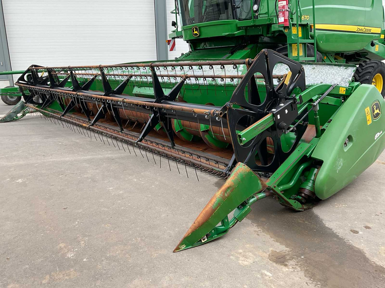 Moissonneuse-batteuse John Deere T670