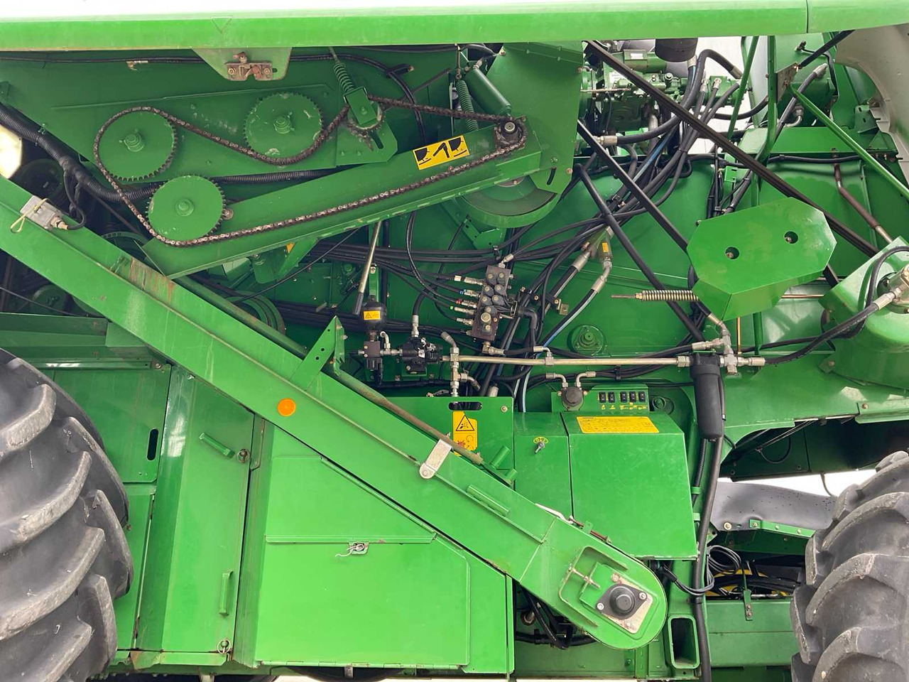 Moissonneuse-batteuse John Deere T670