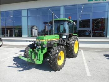Moissonneuse-batteuse John Deere s 690