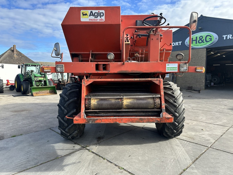 Moissonneuse-batteuse Laverda M150