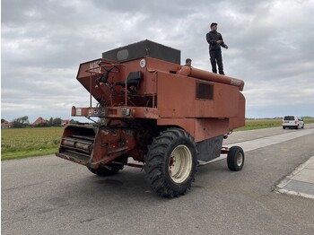 Moissonneuse-batteuse Laverda M152