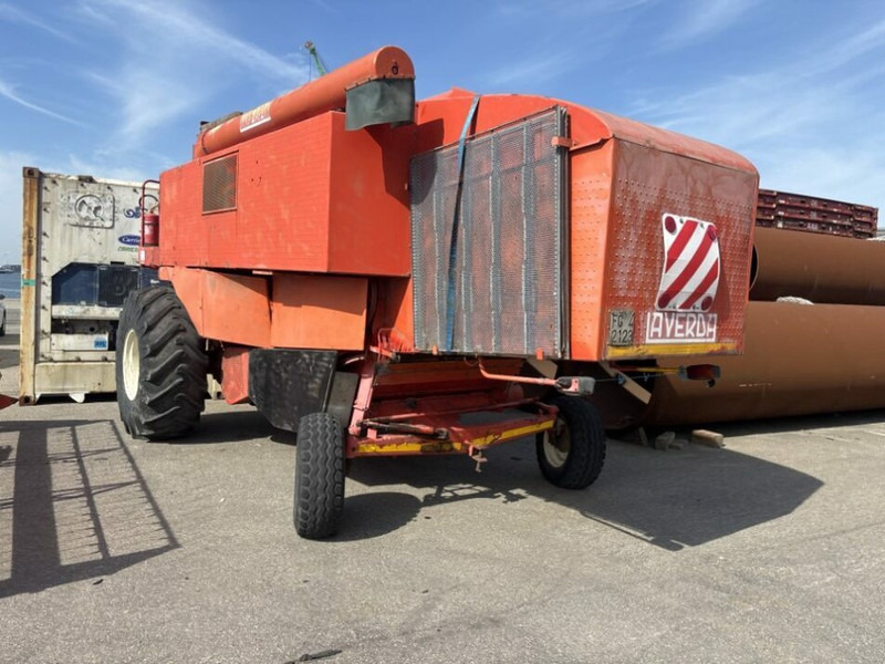 Moissonneuse-batteuse Laverda M152