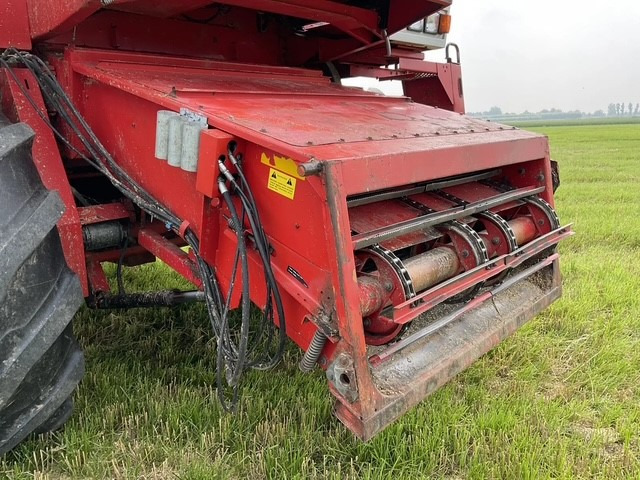 Moissonneuse-batteuse MASSEY FERGUSON 38RS