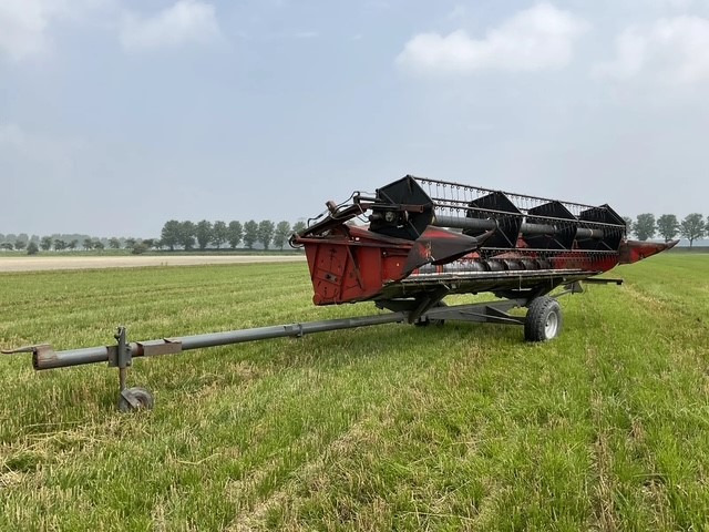 Moissonneuse-batteuse MASSEY FERGUSON 38RS