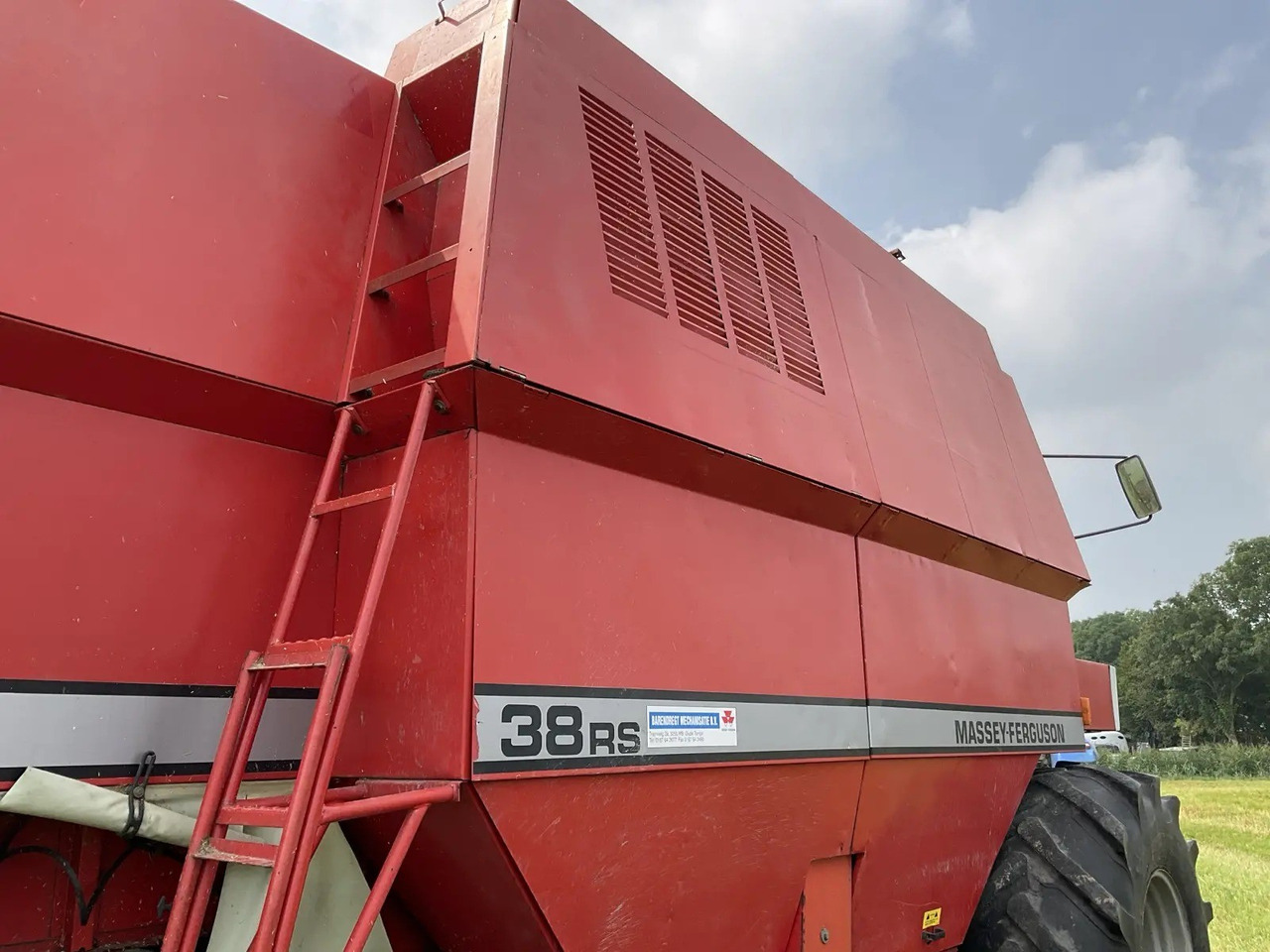 Moissonneuse-batteuse MASSEY FERGUSON 38RS