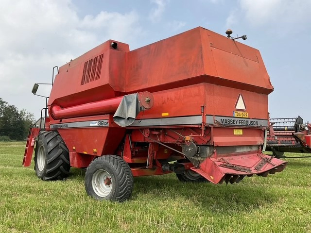 Moissonneuse-batteuse MASSEY FERGUSON 38RS