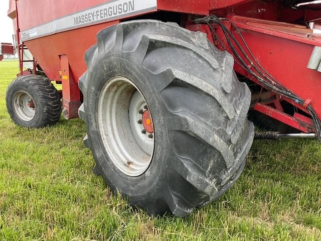 Moissonneuse-batteuse MASSEY FERGUSON 38RS