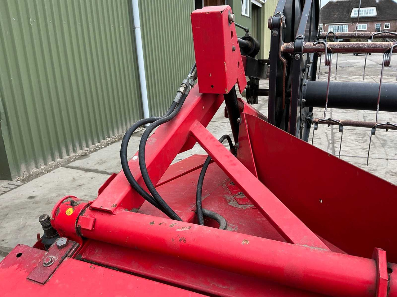 Moissonneuse-batteuse Massey ferguson MF30