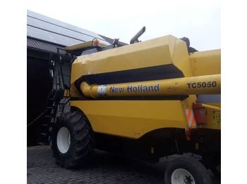 Moissonneuse-batteuse NEW HOLLAND TC5050