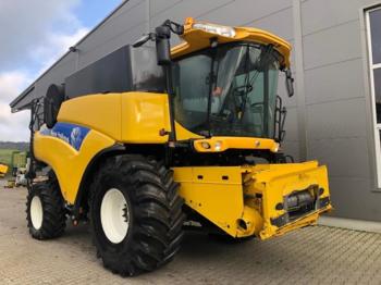 Moissonneuse-batteuse New Holland CR 9070