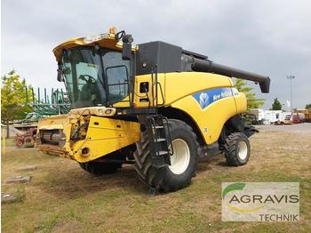 Moissonneuse-batteuse New Holland CR 980