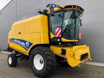 Moissonneuse-batteuse New Holland TC 5070