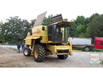 Moissonneuse-batteuse New Holland TX32