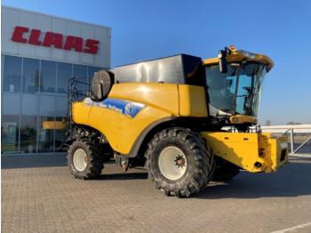Moissonneuse-batteuse New Holland cr9060