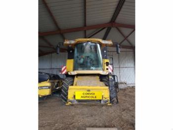 Moissonneuse-batteuse New Holland cx740