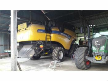 Moissonneuse-batteuse New Holland cx8080