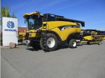 Moissonneuse-batteuse New Holland cx 740